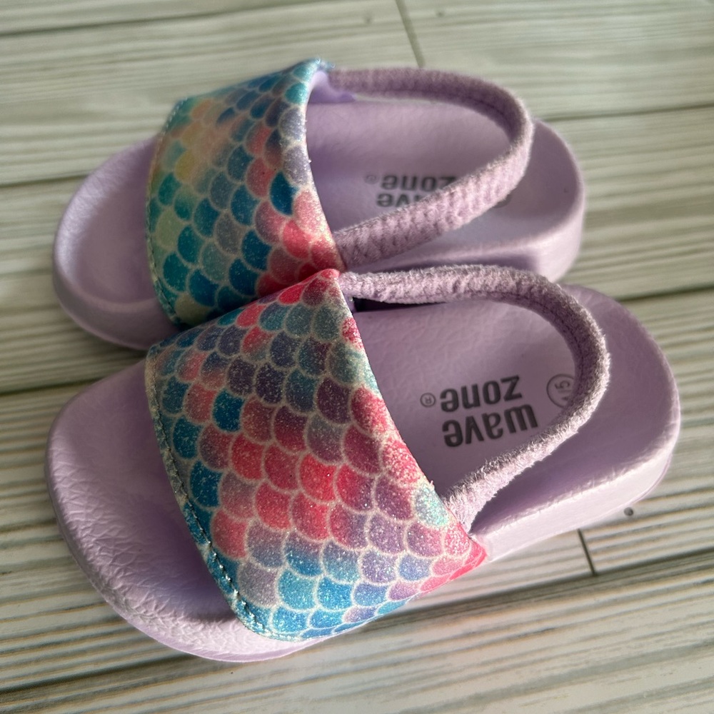 NWOT Wave Zone Toddler Sandals Size 4/5